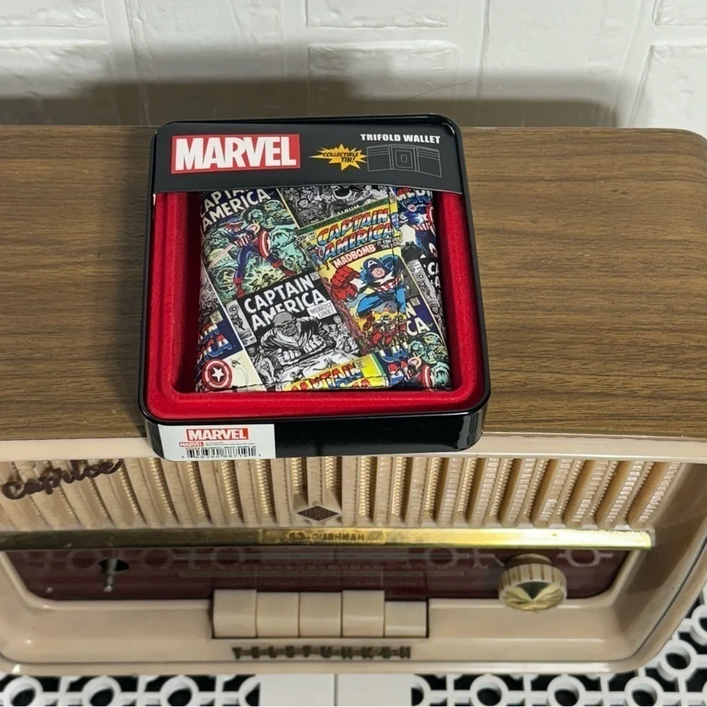 MARVEL Trifold Wallet Captain America Collector's Tin New